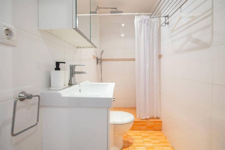 2 bedrooms apartment for rent in Ciutat Vella, Spain - Image 12