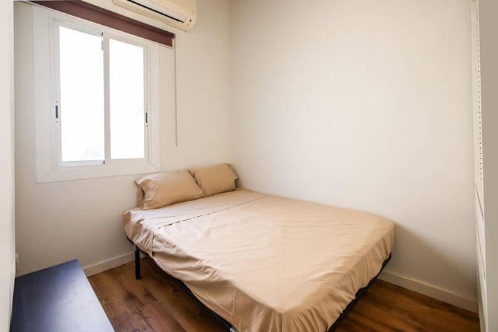 2 bedrooms apartment for rent in Ciutat Vella, Spain - Image 9