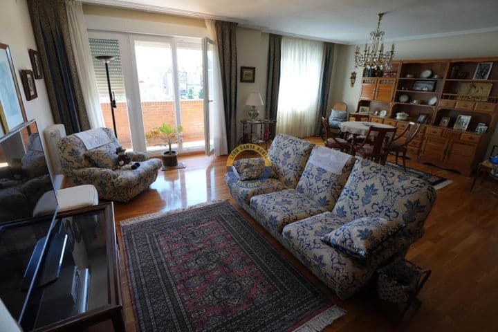 3 bedrooms apartment for rent in Leon, Spain - Image 3