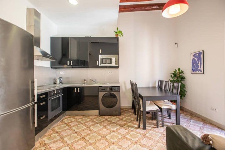 2 bedrooms apartment for rent in Ciutat Vella, Spain - Image 4