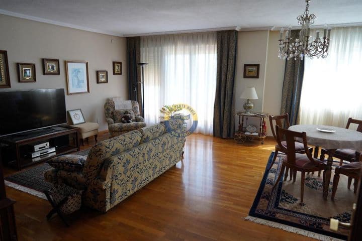 3 bedrooms apartment for rent in Leon, Spain - Image 5