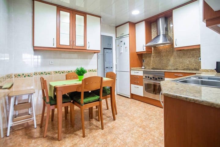 3 bedrooms apartment for rent in Sagrada Familia, Spain - Image 8