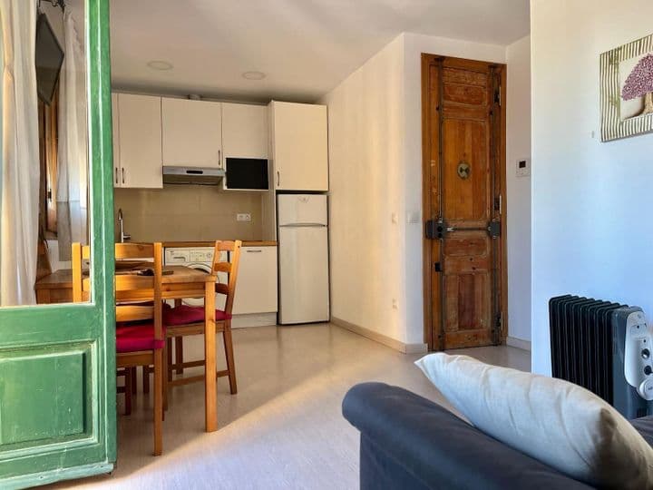 1 bedroom apartment for rent in Ciutat Vella, Spain - Image 3