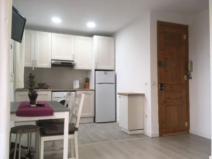 1 bedroom apartment for rent in Ciutat Vella, Spain - Image 6