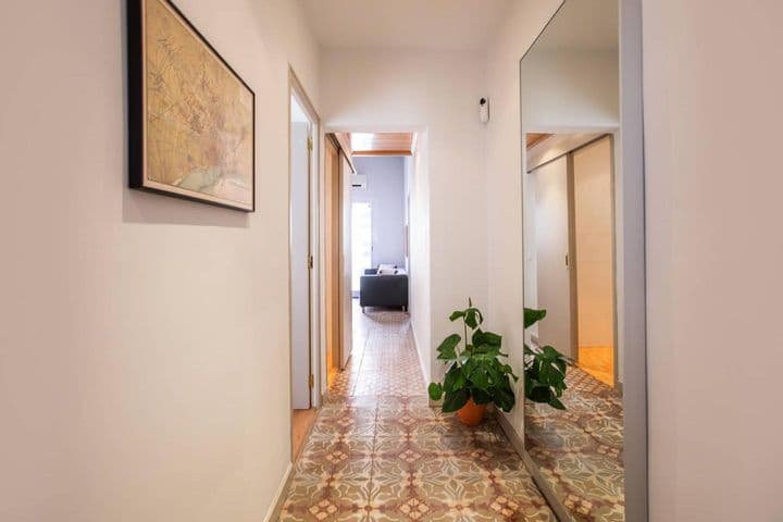 2 bedrooms apartment for rent in Ciutat Vella, Spain - Image 5