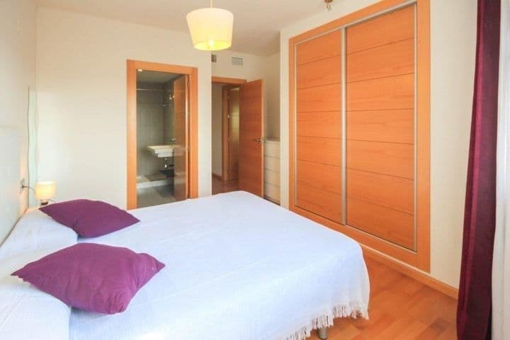 2 bedrooms apartment for rent in Granada, Spain - Image 11