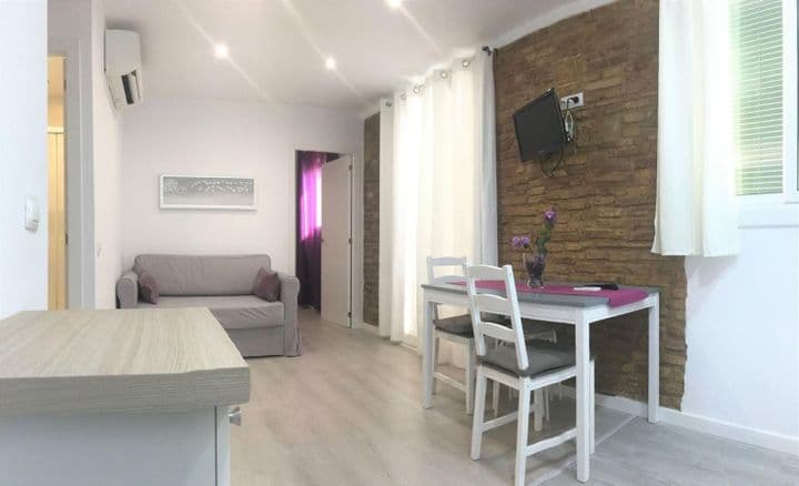 1 bedroom apartment for rent in Ciutat Vella, Spain - Image 4