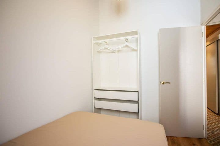 2 bedrooms apartment for rent in Ciutat Vella, Spain - Image 10