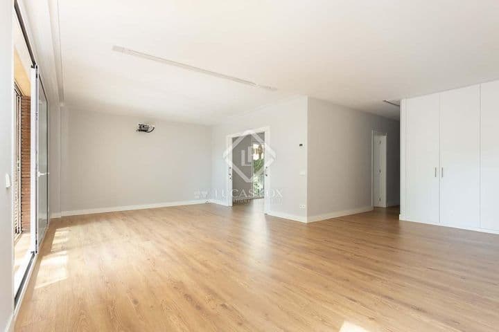 3 bedrooms apartment for rent in Barcelona, Spain - Image 8