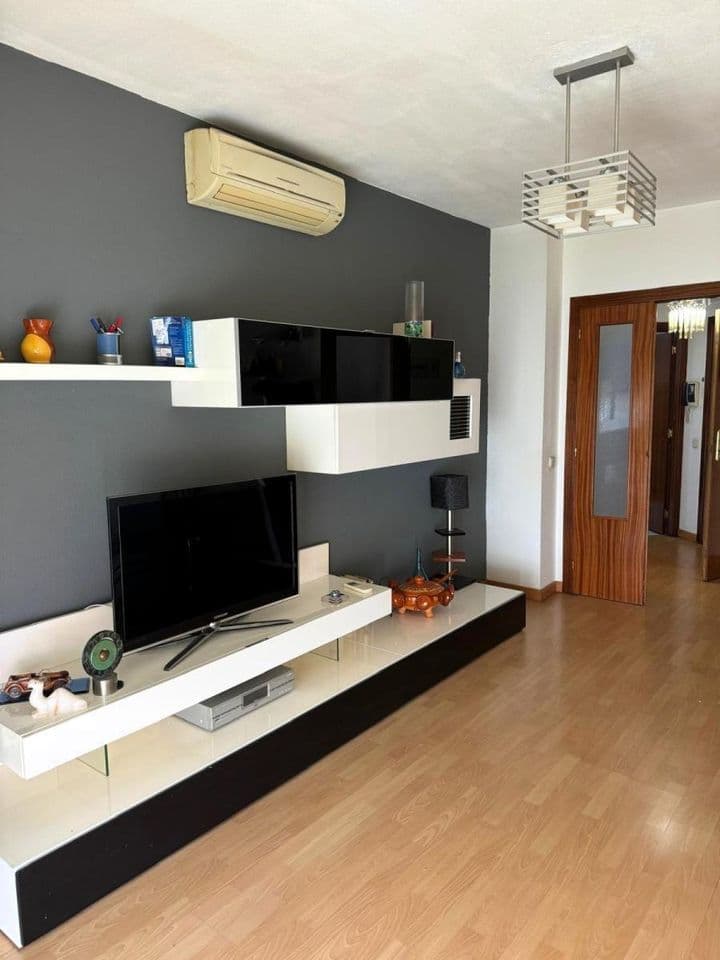 1 bedroom apartment for sale in Puente de Vallecas, Spain - Image 2