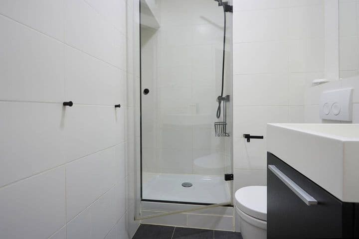 2 bedrooms apartment for rent in Horta-Guinardo, Spain - Image 10