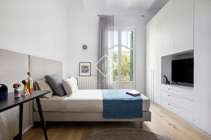 4 bedrooms apartment for rent in Barcelona, Spain - Image 10