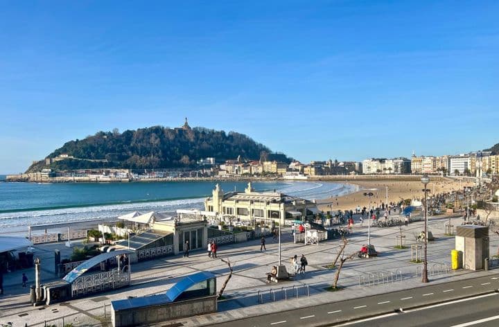 4 bedrooms apartment for rent in Donostia-San Sebastian, Spain - Image 2