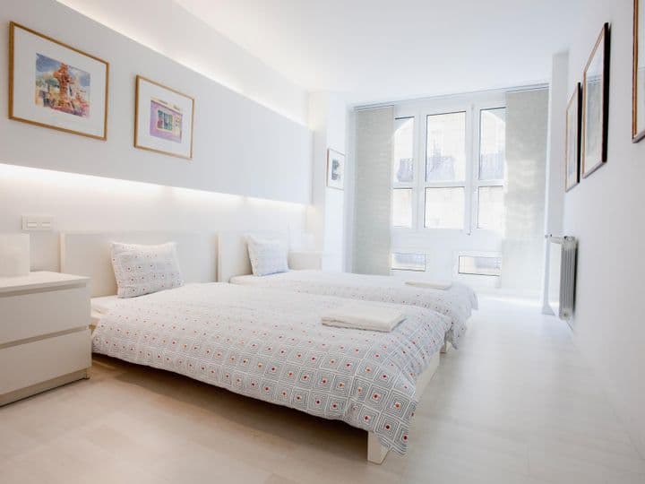 4 bedrooms apartment for rent in Donostia-San Sebastian, Spain - Image 10