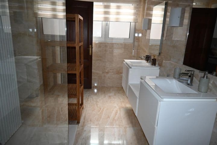 4 bedrooms apartment for rent in Santander, Spain - Image 10