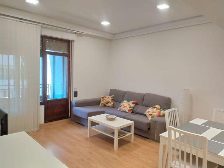 4 bedrooms apartment for rent in Oviedo, Spain - Image 8