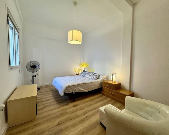 3 bedrooms apartment for rent in Casco Antiguo, Spain - Image 8