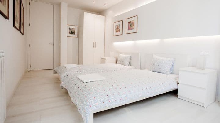 4 bedrooms apartment for rent in Donostia-San Sebastian, Spain - Image 9