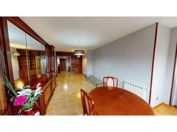 4 bedrooms apartment for rent in La Paz, Spain - Image 5