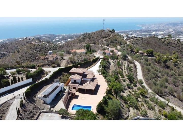 6 bedrooms house for sale in Sayalonga, Spain - Image 2