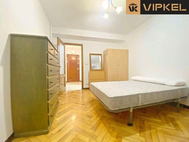 4 bedrooms apartment for rent in Santiago de Compostela, Spain - Image 11