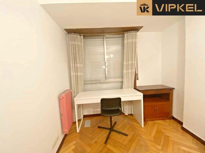 4 bedrooms apartment for rent in Santiago de Compostela, Spain - Image 5