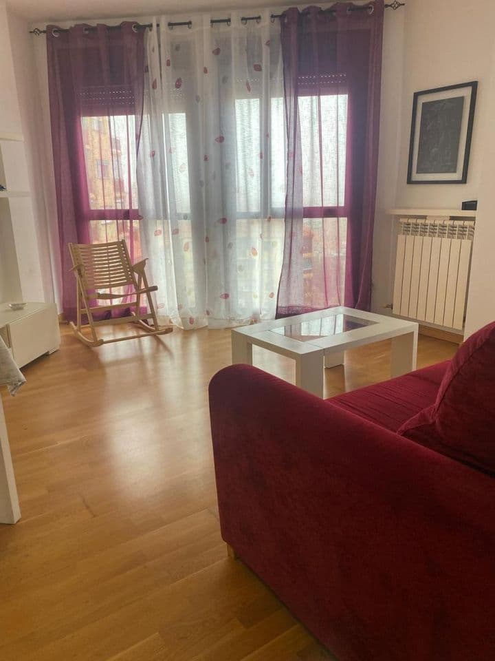 1 bedroom apartment for rent in Zaragoza, Spain - Image 2