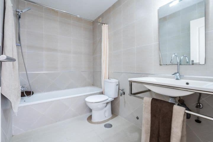 1 bedroom apartment for sale in Casco Urbano, Spain - Image 4