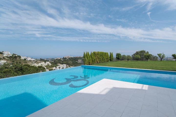 12 bedrooms house for sale in Benahavis, Spain - Image 2