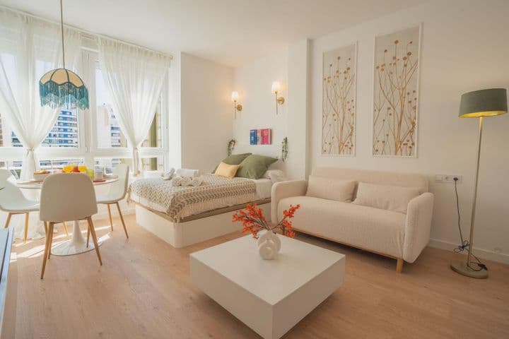 Apartment for rent in Centro, Spain - Image 2