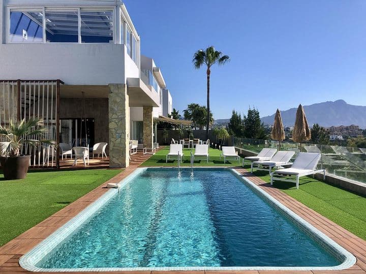 4 bedrooms house for sale in Benahavis, Spain