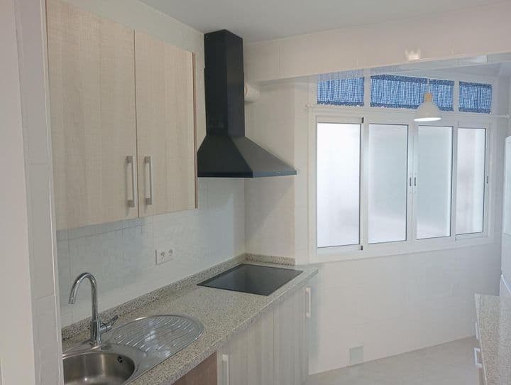 2 bedrooms apartment for rent in Seville, Spain - Image 7