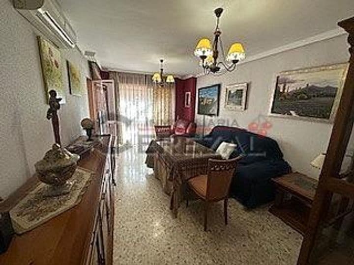 4 bedrooms apartment for rent in Centro, Spain - Image 3