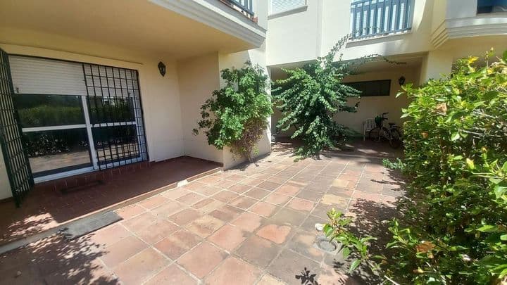 2 bedrooms apartment for rent in Nueva Andalucia, Spain - Image 3