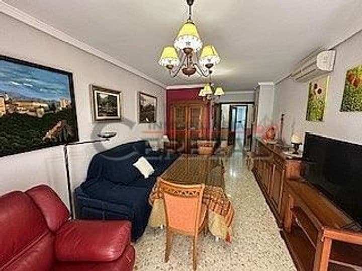 4 bedrooms apartment for rent in Centro, Spain - Image 2