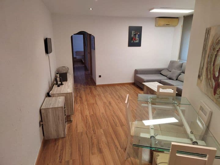 3 bedrooms apartment for rent in Centre, Spain - Image 4