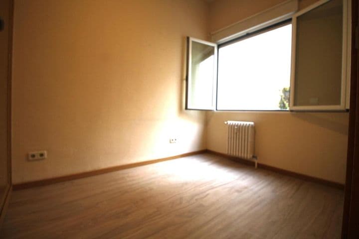 1 bedroom apartment for rent in Chamartin, Spain - Image 5