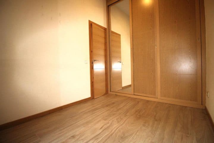 1 bedroom apartment for rent in Chamartin, Spain - Image 4