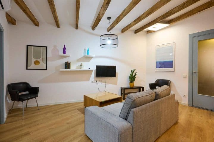 3 bedrooms apartment for rent in Sants-Montjuic, Spain