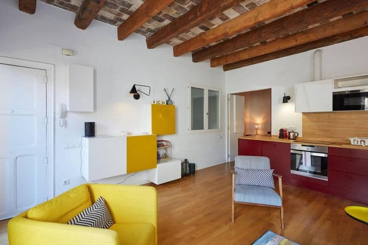 1 bedroom apartment for rent in Ciutat Vella, Spain - Image 3