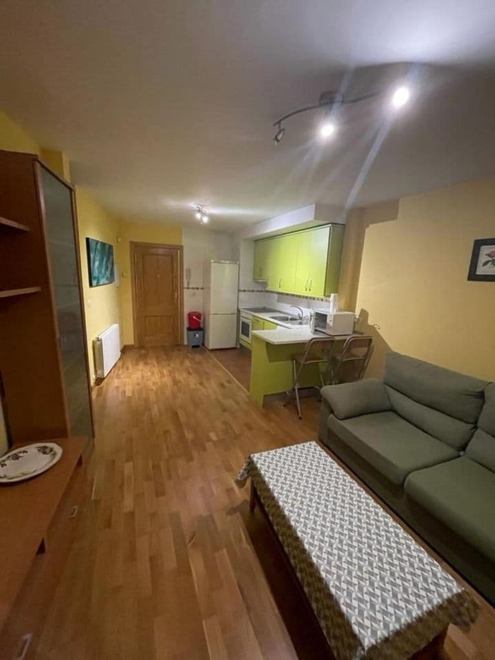 1 bedroom apartment for rent in Tierra de Segovia, Spain - Image 3