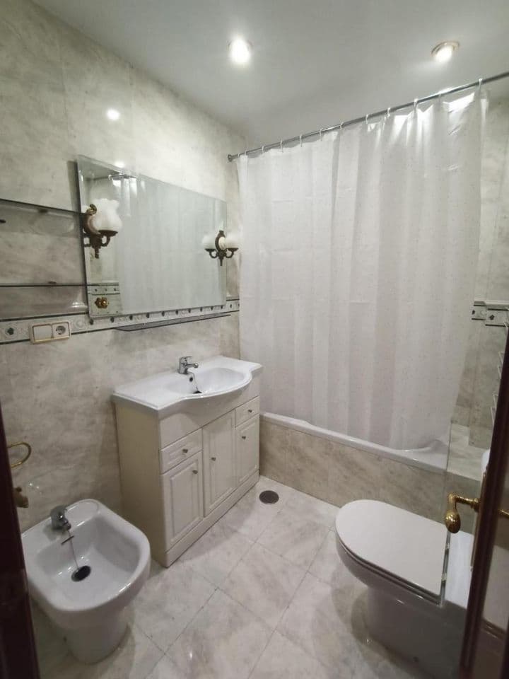 2 bedrooms apartment for rent in Granada, Spain - Image 8