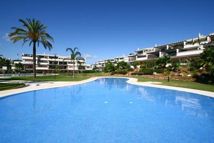 2 bedrooms apartment for rent in Nueva Andalucia, Spain - Image 2