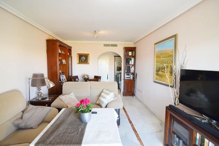 2 bedrooms apartment for rent in Nueva Andalucia, Spain - Image 3