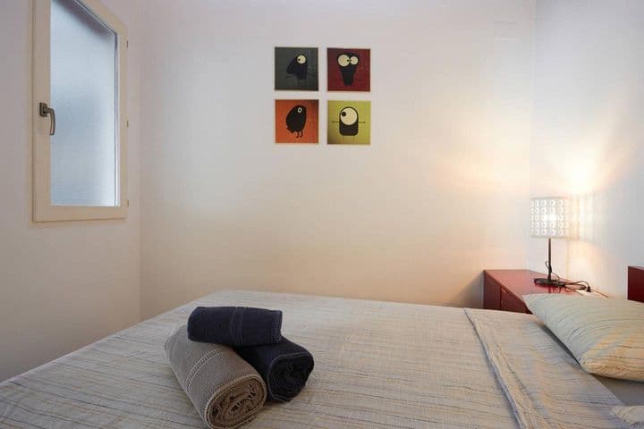 1 bedroom apartment for rent in Ciutat Vella, Spain - Image 12