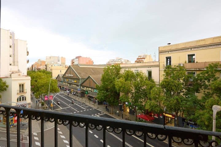 3 bedrooms apartment for rent in Sants-Montjuic, Spain - Image 10