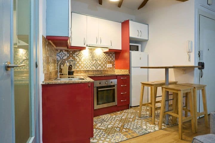 3 bedrooms apartment for rent in Sants-Montjuic, Spain - Image 4