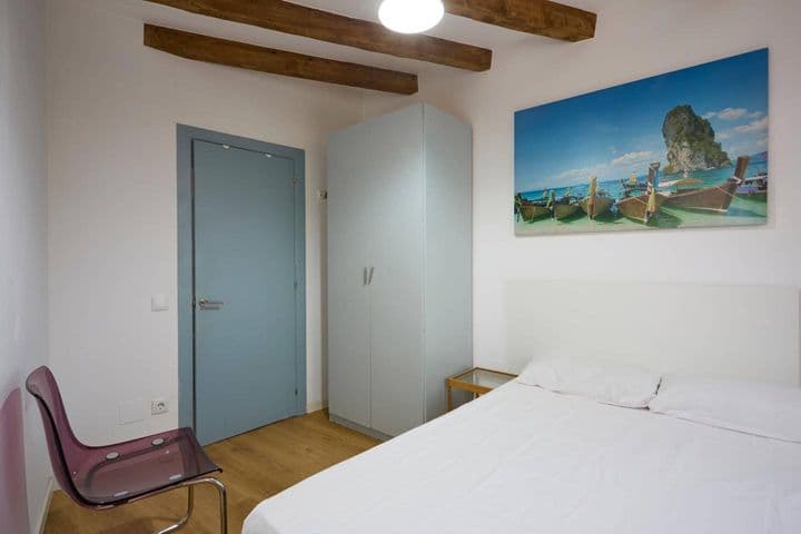 3 bedrooms apartment for rent in Sants-Montjuic, Spain - Image 9