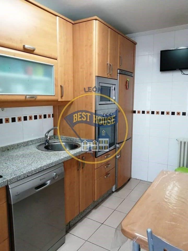 3 bedrooms apartment for sale in Leon, Spain - Image 4