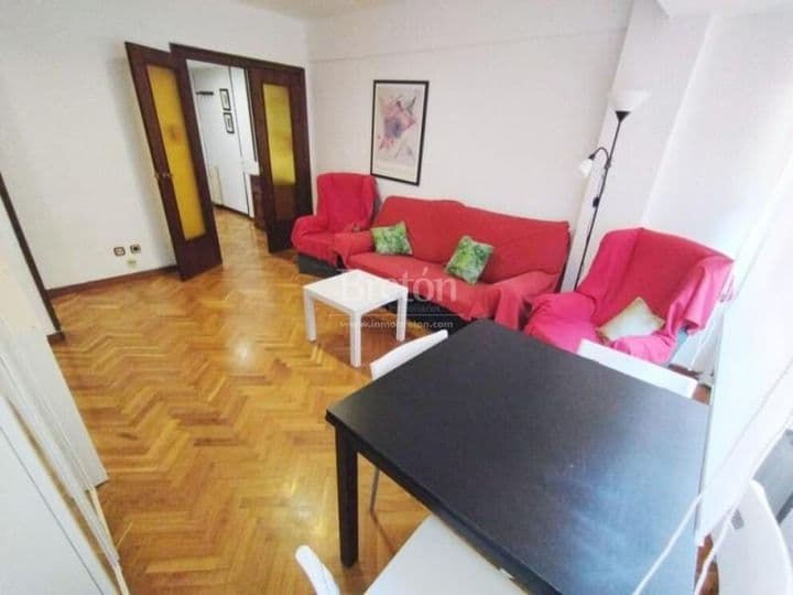 3 bedrooms apartment for rent in Universidad, Spain - Image 5